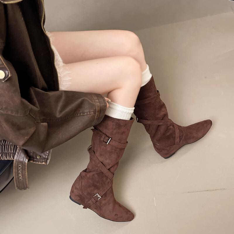 Innen erhöhte Mid-Tube-Stiefel Frühling und Herbst Neu Spitzzehe Gürtelschnalle Schaft Weiche Sohle Rutschfeste Flache Schuhe