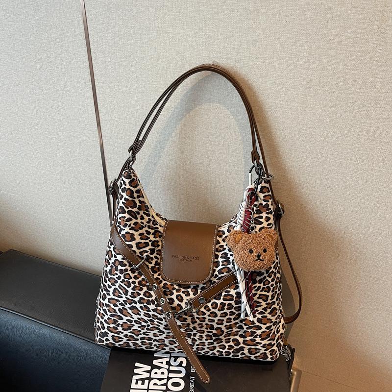 Fashion leopard print large capacity shoulder bag women's new versatile casual backpack commuting