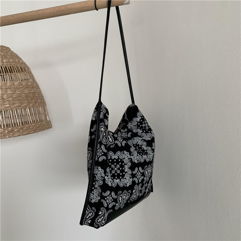 Women's New Fashion Korean Edition Women's Bag Single Shoulder Casual Cashew Flower Bag Single Shoulder Bag Totem Printed Casual Women's Bag