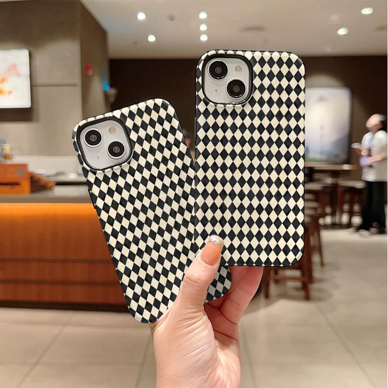 Diamond Argyle Checkered Geometric Tile Pattern Art Retro Vintage Film Aesthetic Protective Shockproof Bumper Case Cover For iPhone 14 15 16ProMaxPlus
