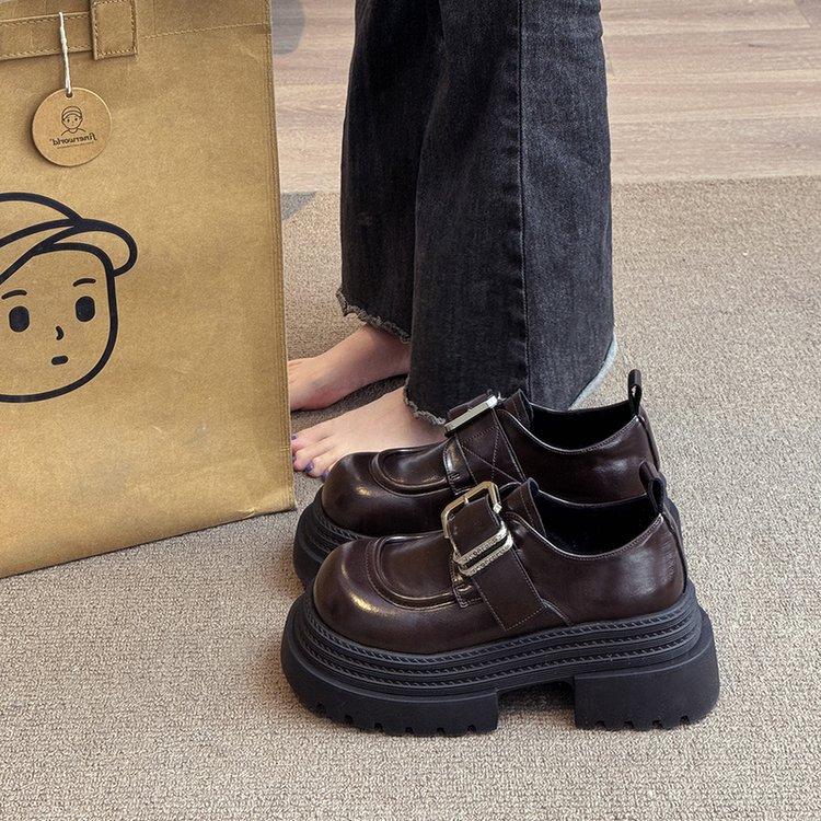 

Женские кожаные лоферы весна 2025 новая ретро повседневная мода маленькие туфли на толстой подошве в британском стиле 40 коричневый