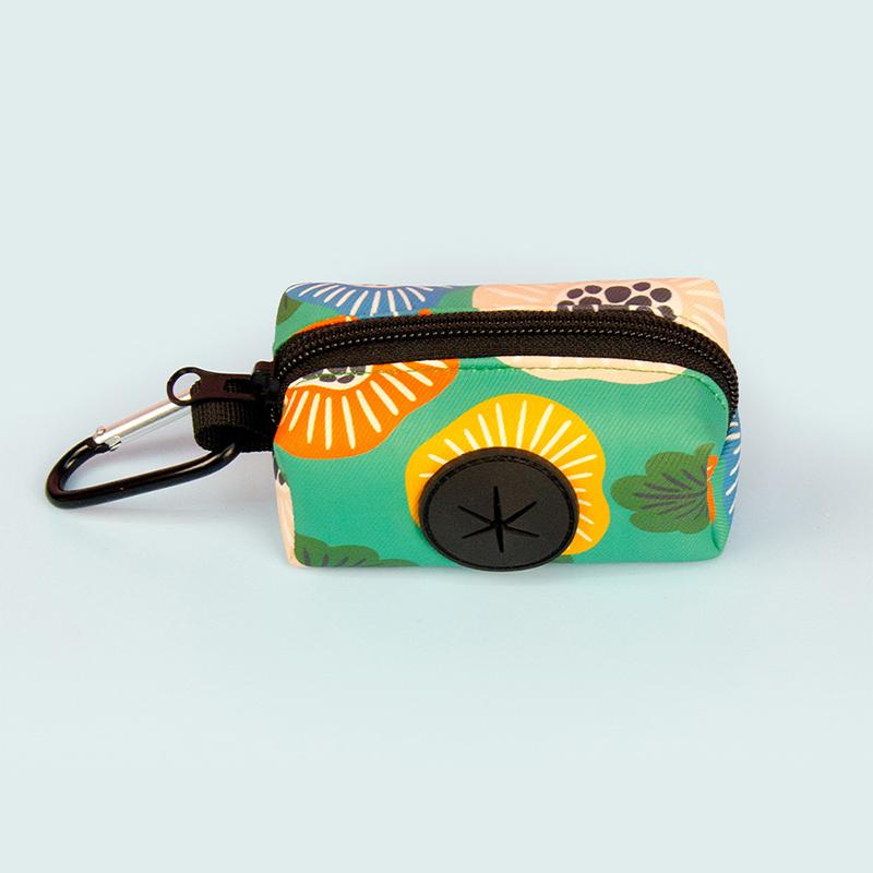 

Портативний стильний тримач для мішків для собачих калів із кріпленням на повідку. Переноска. Диспенсер для мішків для домашніх тварин.