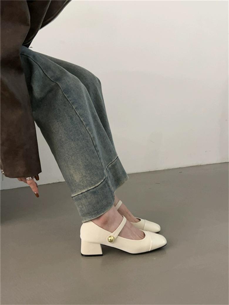 

2025 autumn new thick heel Mary Jane shoes temperament versatile French fashion model medium heel square head small leather shoes women 35