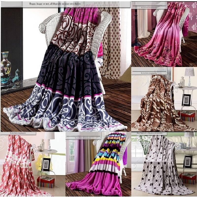 Flannel Throw Blanket With Polyester Material And Heart Pattern For Home Use