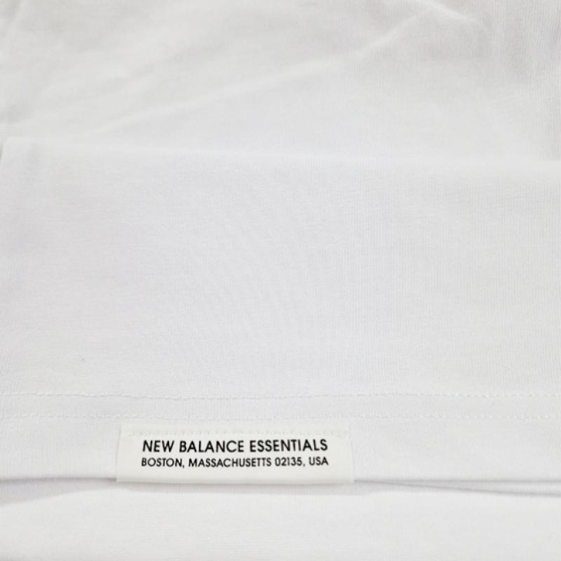 New Balance Camiseta extragrande con el logotipo de Essential Center Nb