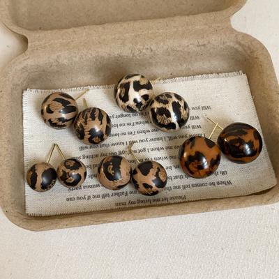 Niche Design Sense Leopard Print Resin Ball Stud Earrings Female Maillard Retro Light Luxury Fashion Versatile Earrings