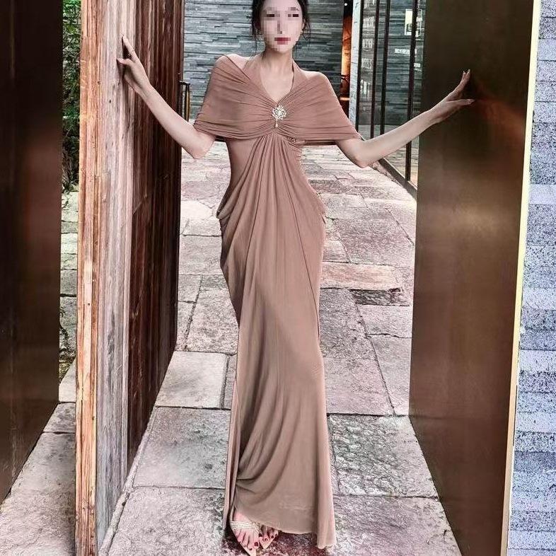 French Celebrity Daughter Wind Pleated Off-the-shoulder Neck Dress, High-end Women's Summer Slim-fit Backless Hip-wrapped Dress