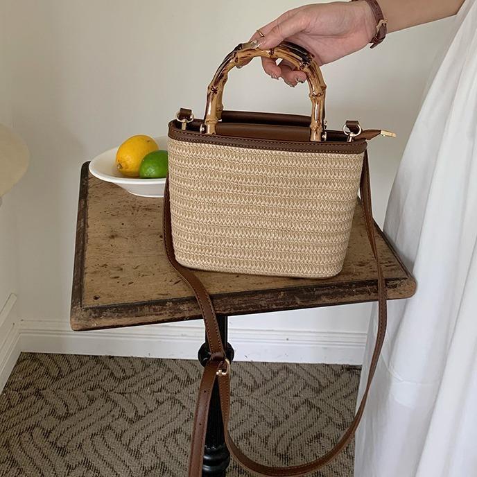 Damen Umhängetaschen aus Strohgewebe, Retro-Schultertaschen, Sommer-Strandtaschen für den Urlaub am Meer, lässige Handtaschen mit Bambusgriff
