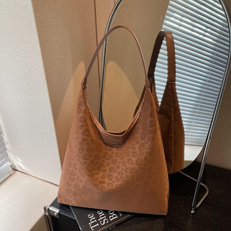 Retro, Niche, Simple, Fashionable, High-quality, Large-capacity Tote Bag, Women's Single-shoulder Bag
