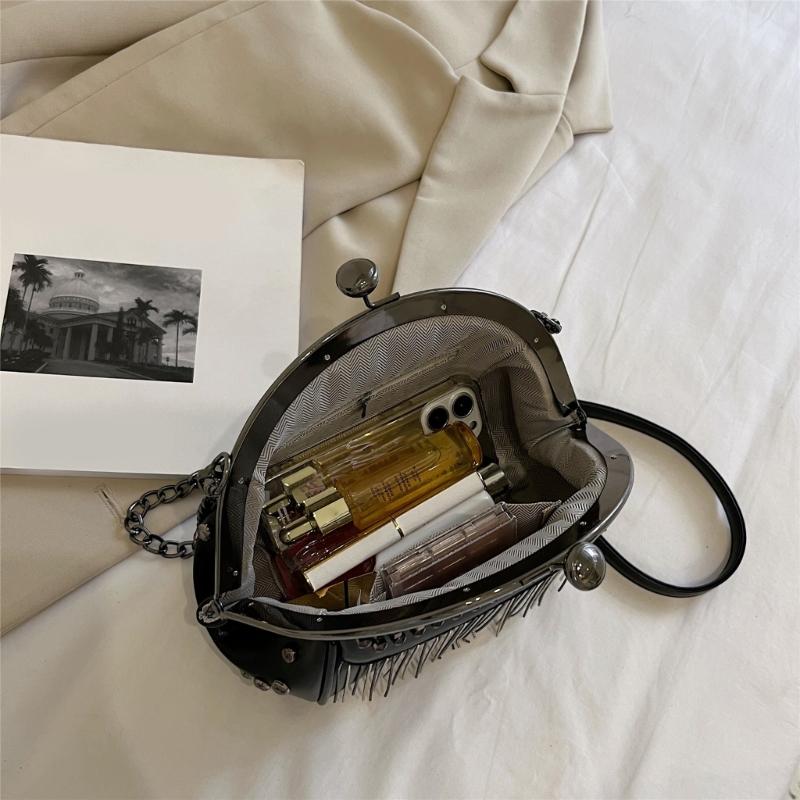 Womens Chain Shoulder Bag PU Leather Handbags Tassels Rivets Crossbody Bag Fashion Messenger Bag Seashells Bag for Daily