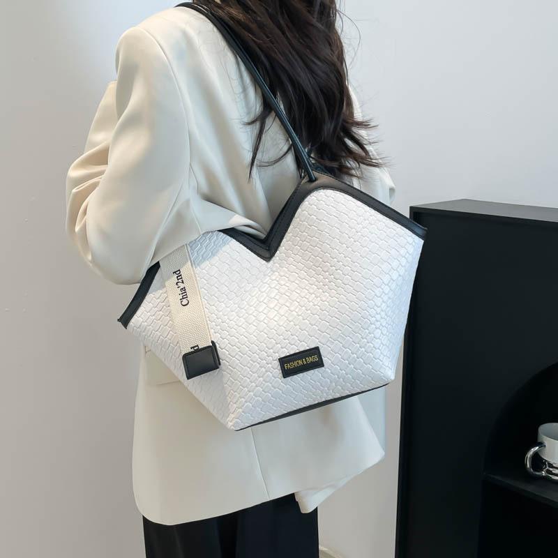 Large capacity retro tote bag classic summer new high-end textured shoulder bag versatile commuter armpit bag