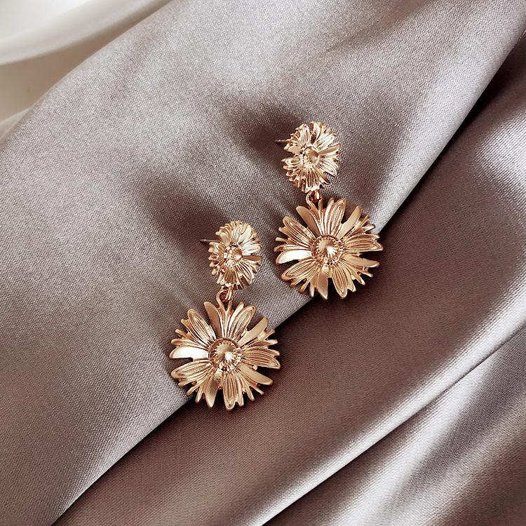925 Tremella Needle Daisy Flower Stud Earrings Long Earrings Temperament Women ins Exaggerated Earrings Fashion Golden Ears