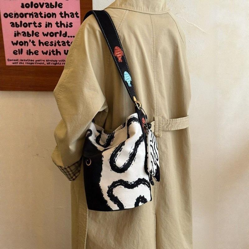Large-capacity Relaxed Fabric Cat Shoulder Crossbody Bag with Design Appeal