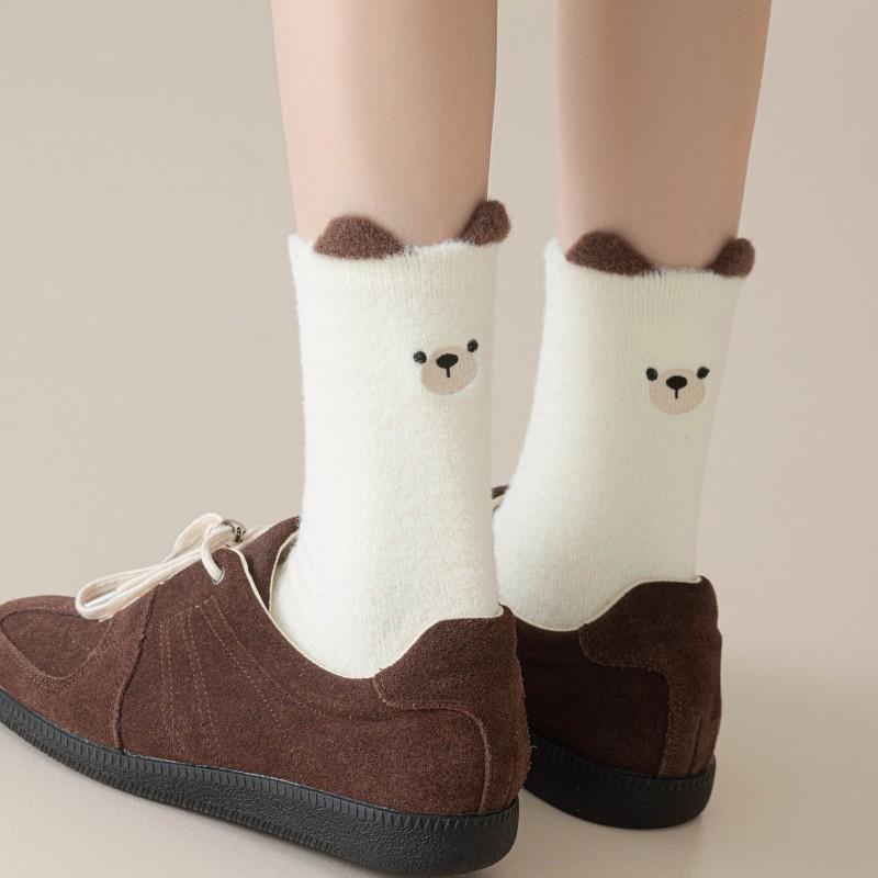 Plüschsocken für Mädchen im Winter, verdickt und bestickt, niedliche Cartoon-Mädchensocken, warmer weißer Bär, gestrickte lange Socken