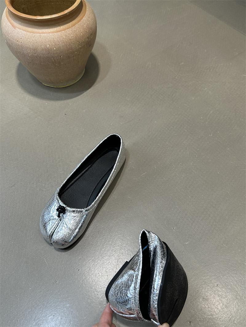 

Flat-bottomed niche Doudou single shoes women s shoes new shallow-mouth boat shoes horseshoe split-toed pig s trotter shoes 40