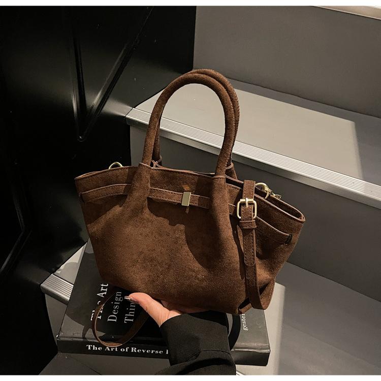 Retro bucket bag women's new large-capacity portable pleated bag versatile shoulder messenger bag