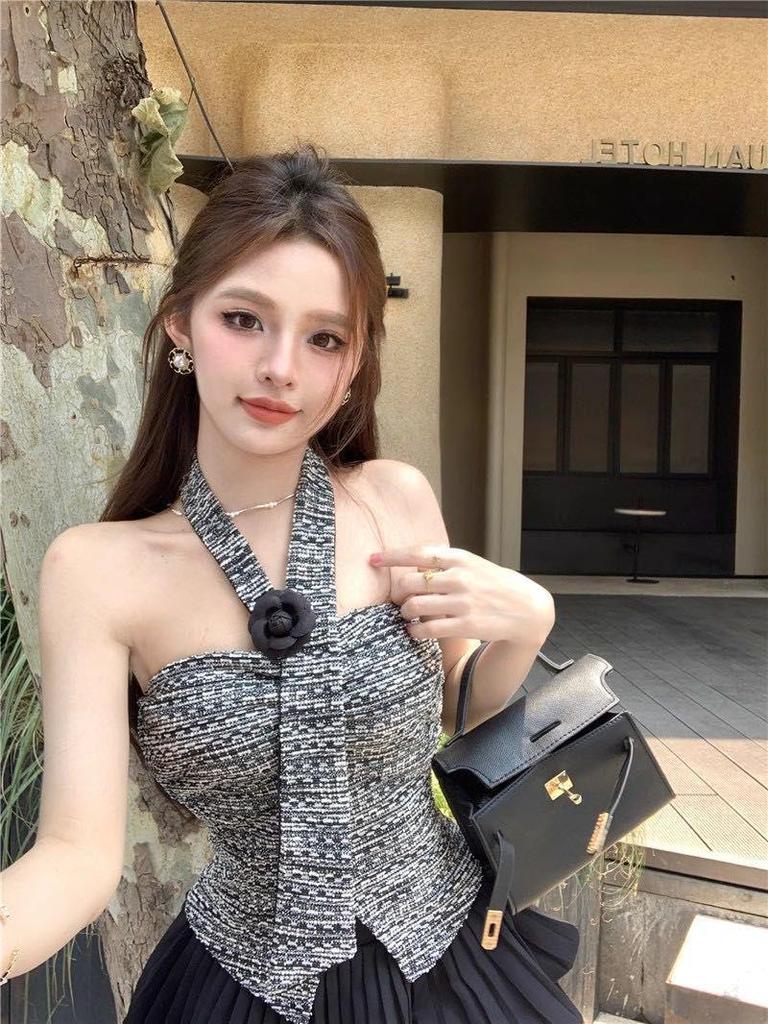 Women's Retro Camellia Halter Crop Top – Slim, Sleeveless Summer Vest