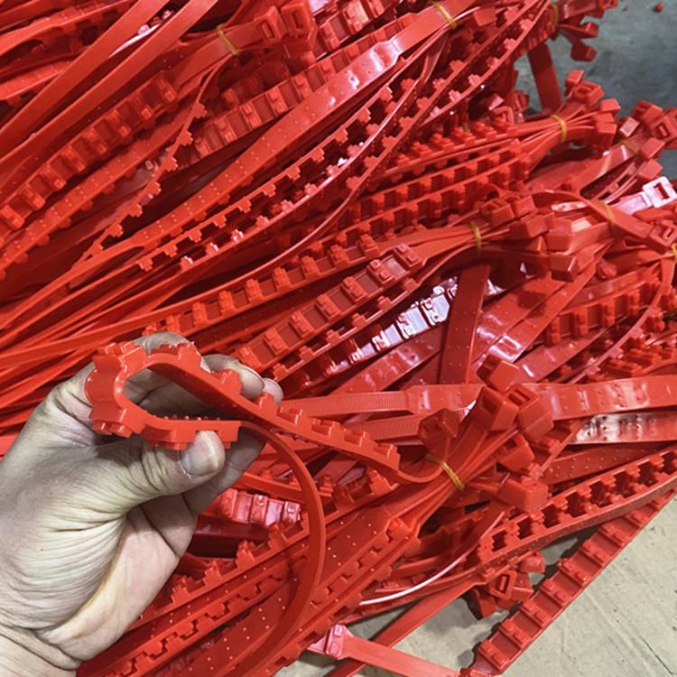 Universal Thickened Anti-Skid Tire Chains for 14-22 Inch Tires