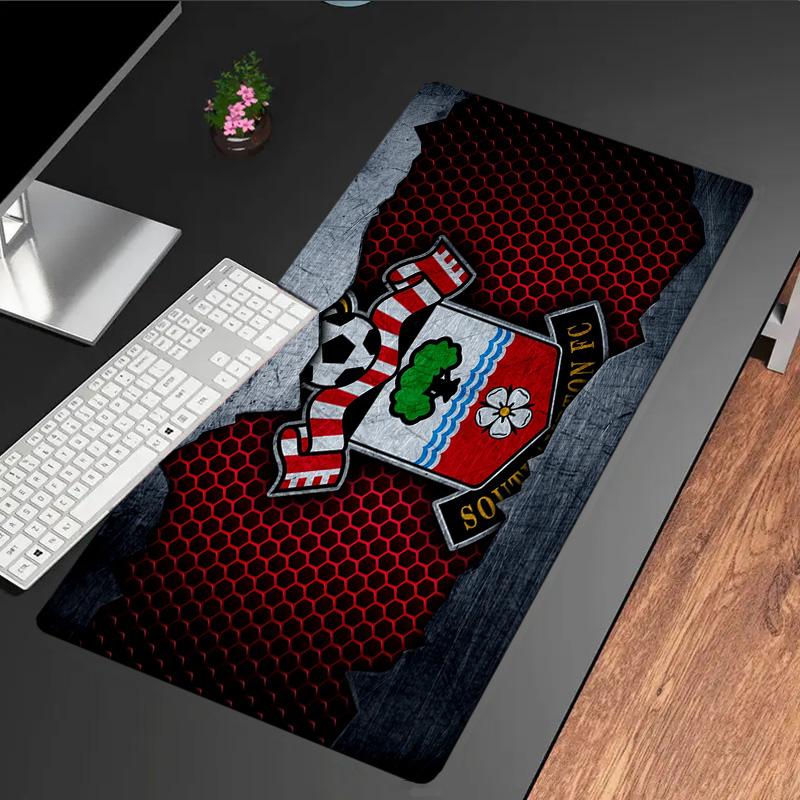 Southampton Football Crest mouse pad, rubber base, esports desk mat, mouse pad for gamers and office use, gaming desk , easy to clean mat