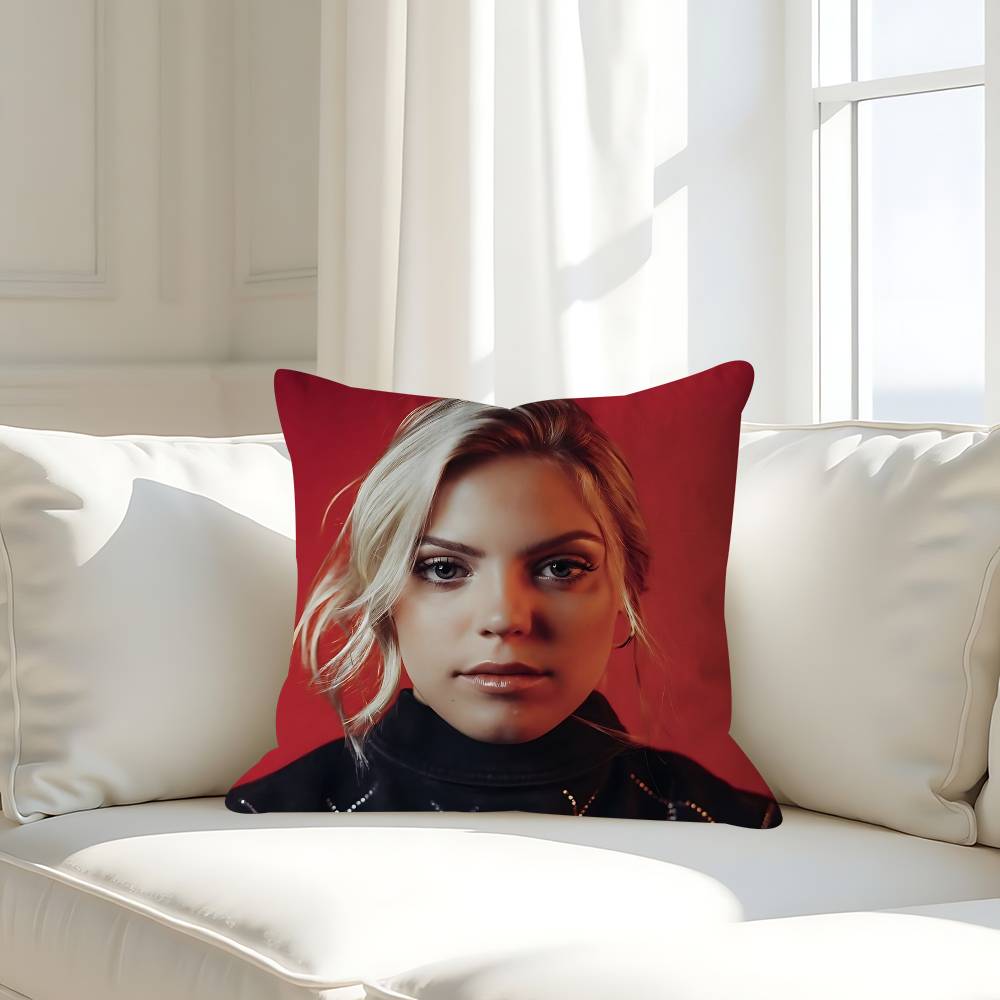

Поп-певица актриса Рене Рапп Наволочка Чехол для подушки Обивка Диван Декоративная подушка Домашний декор Наволочка 16x16Inch