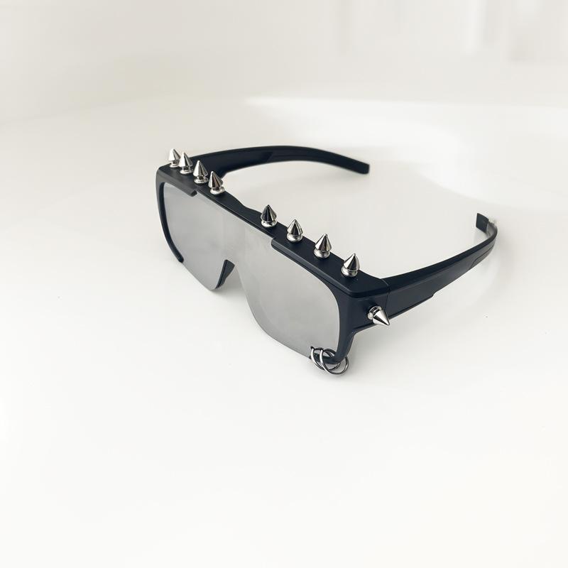 Unisex Punk Rivet Sunglasses Fashion Rock Style Eyewear