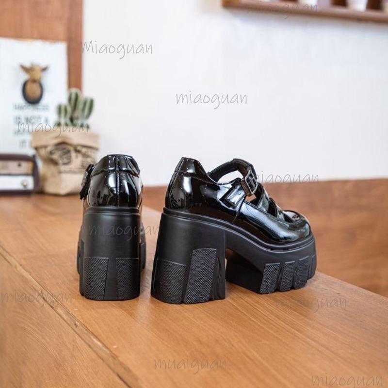 Fashion 2025 New Roman Style Hollow Sandals Thick High Heel Round Toe Platform Sandals Leather Buckle Strap Women Street Style Pumps