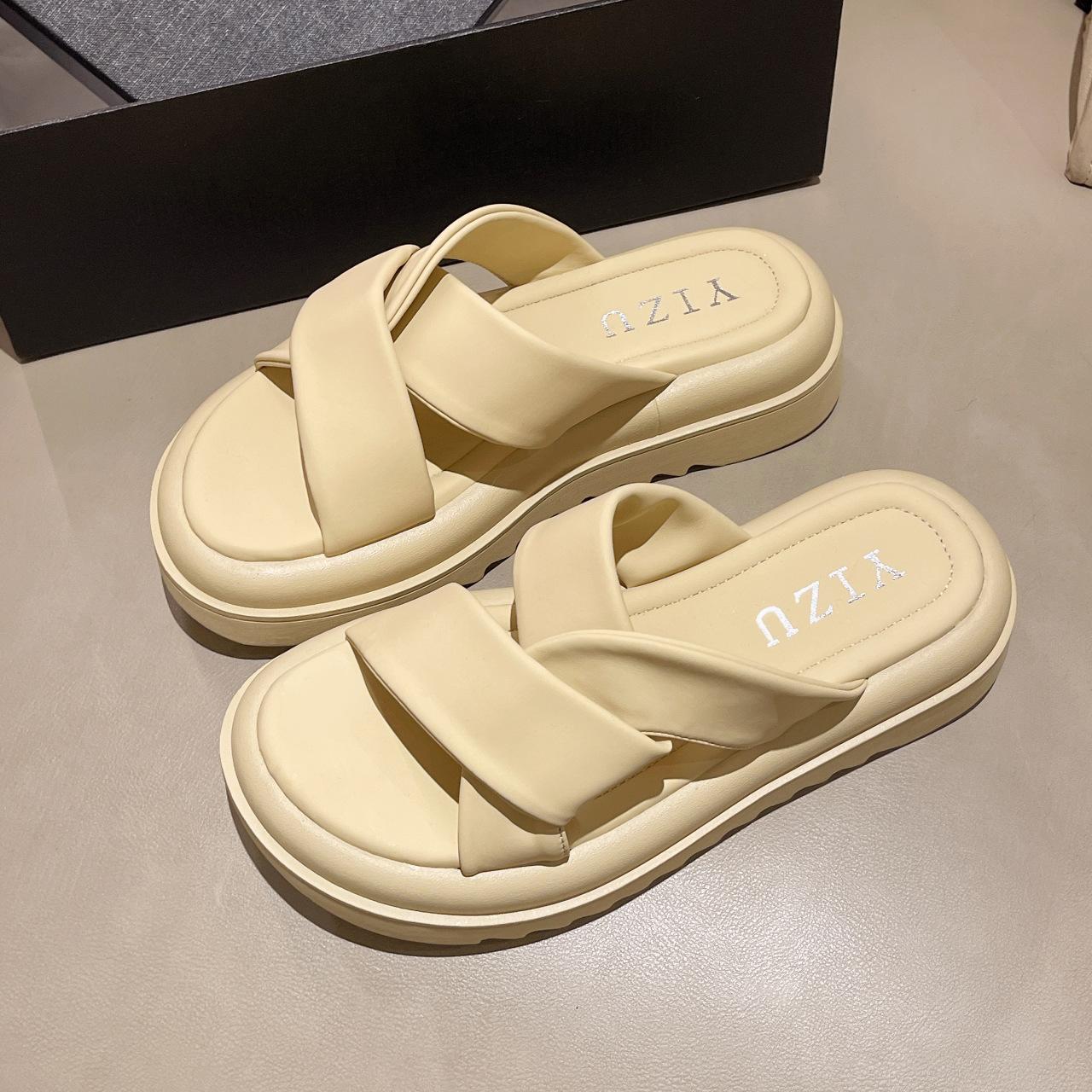 

Женские модные универсальные сандалии 2024 года, лето, новый стиль, корейская версия, повседневные, на толстой подошве, увеличивающие рост, пляжные тапочки 35 жёлтый