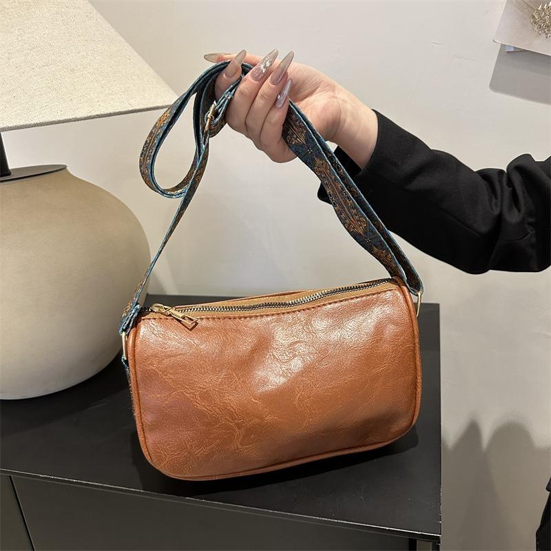 Soft Leather Texture Large Capacity Leisure Bag Spring New Versatile Shoulder Messenger Bag Leisure Bag