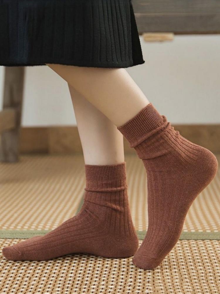 Sugar Fruit Striped Couple Mid Length Socks, Breathable, Sweat Absorbing, and Odor Proof, Suitable for Outdoor Hiking Activities