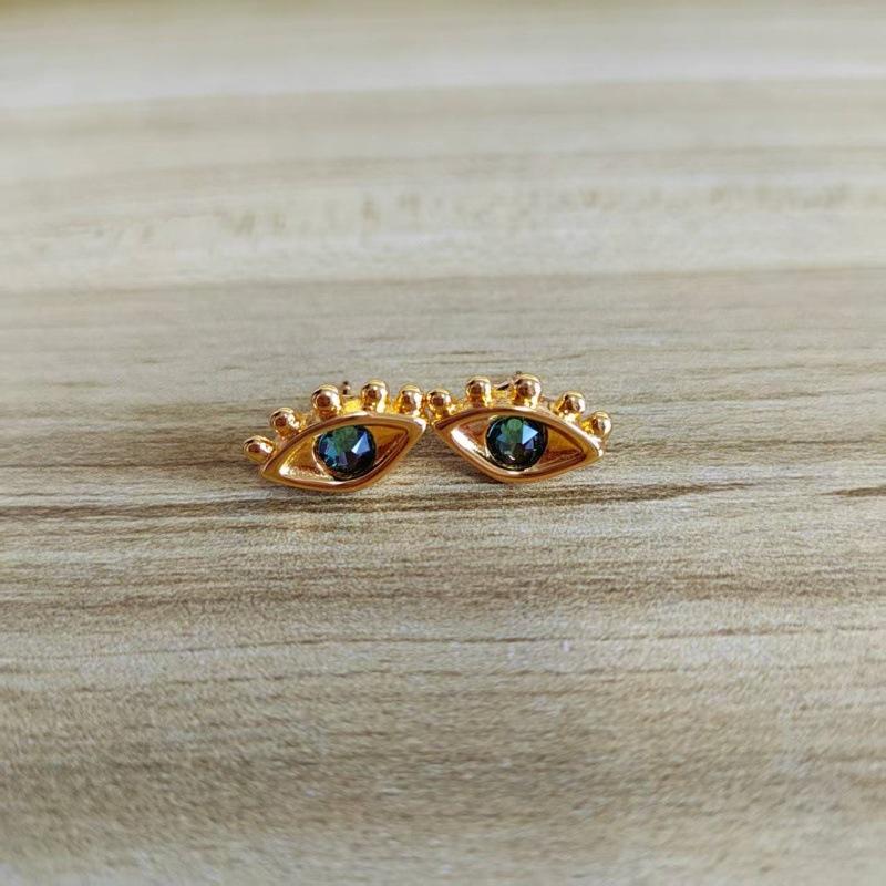 2026 new summer hot selling niche design eye shaped earrings, suitable for casual and fashionable matching
