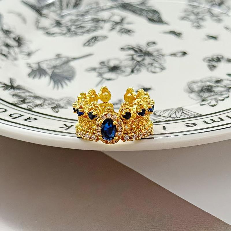 Medieval Vintage Hollow Lace Crown Colored Treasure Ring Women'S Retro Light Luxury High-End Niche Ring