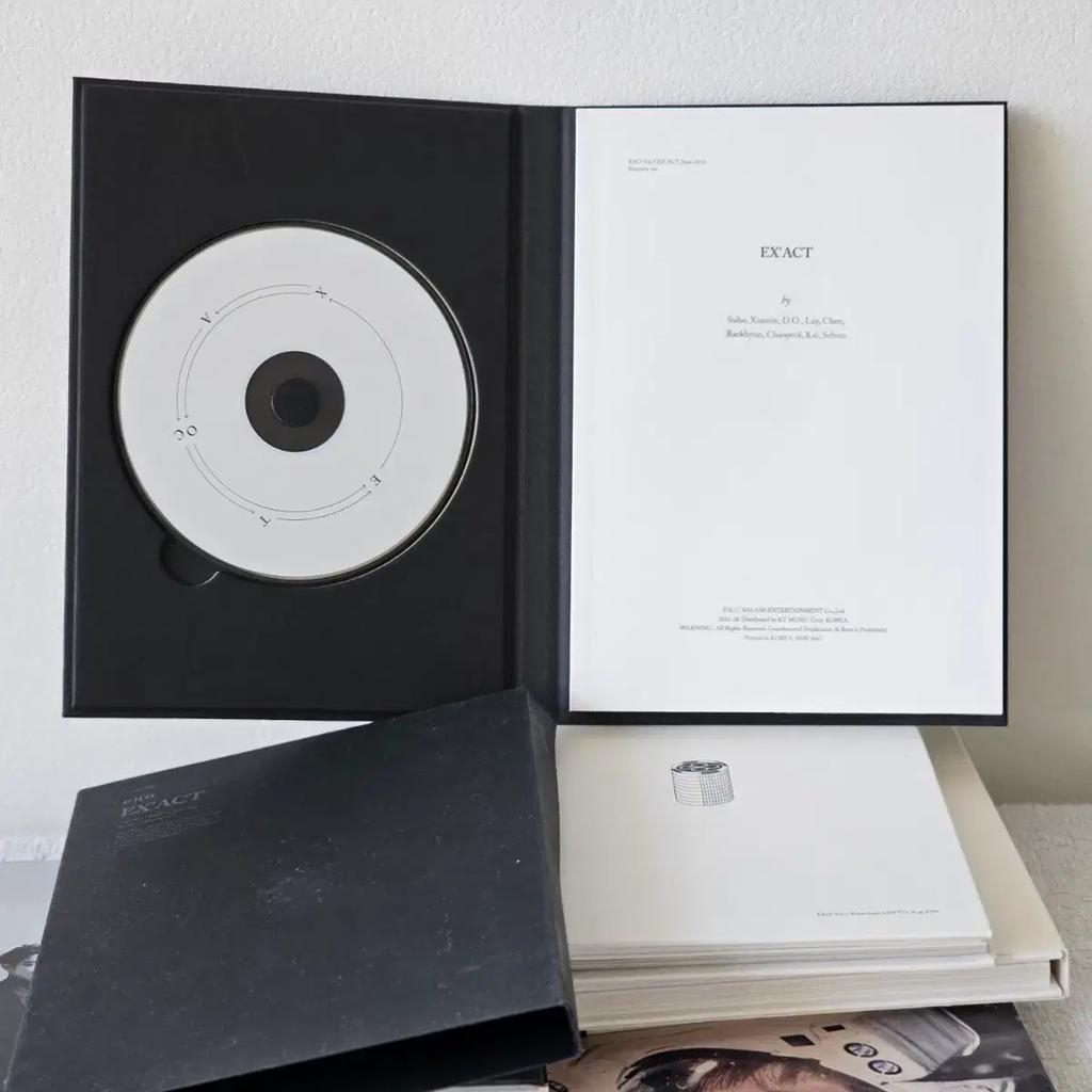 EXO Album + Konsert-DVD & Merchandise-paketrea Begagnad