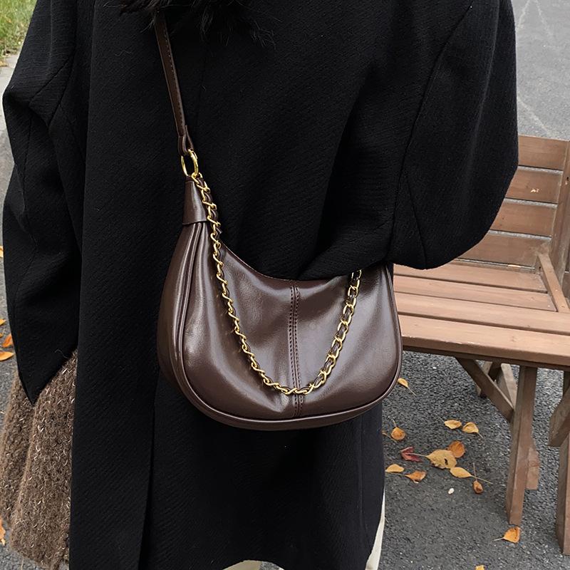 This year's popular bag women's 2025 new fashion sense foreign shoulder underarm bag retro versatile messenger bag