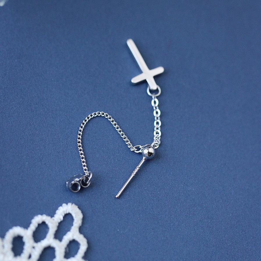 Kolczyki z frędzlami z całego łańcuszka krzyżowego dla mężczyzn i kobiet. Fajne, modne kolczyki w stylu punkowym. Osobowość