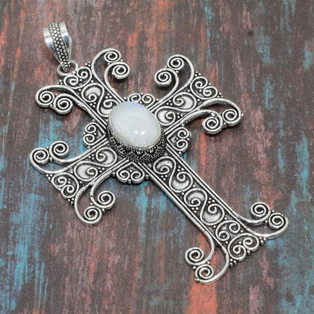 

Очаровательный крест Радужный лунный камень Драгоценный камень стерлингового серебра 925 пробы Ювелирный кулон ручной работы 3.35 Inches белый