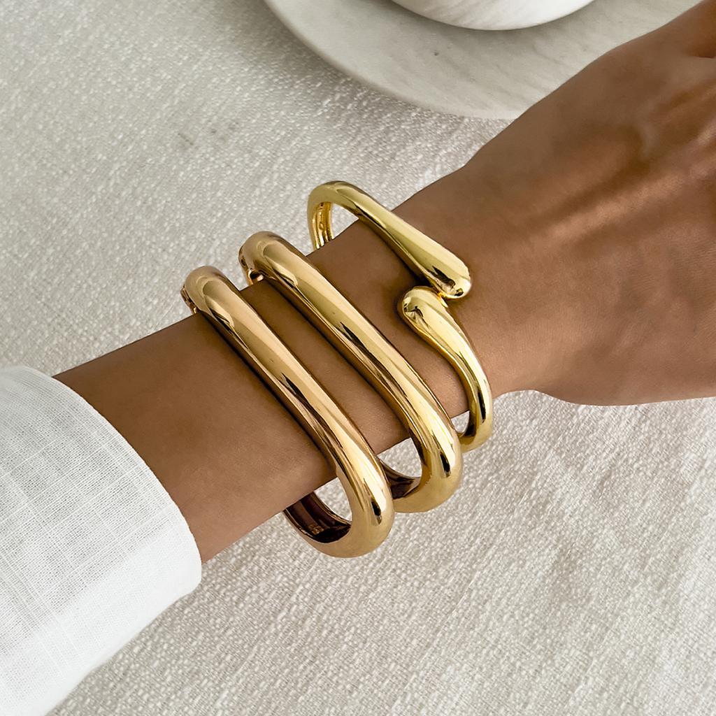 Fashion Water Drop Hug Spring Buckle Bracelet, Simple Metal Texture Glossy Open Bracelet For Women