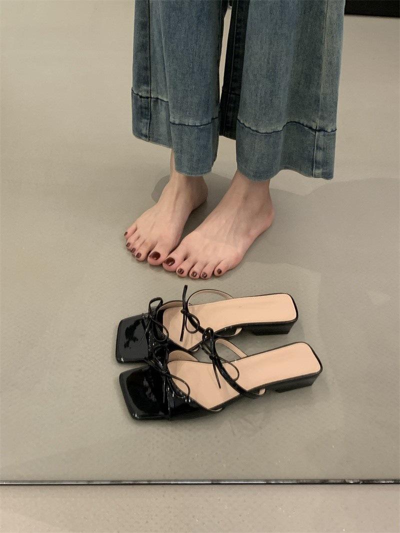 

French square head open-toed cool slippers female 2025 summer beautiful bow fairy wind after wearing thick-heeled sandals 35 чёрный