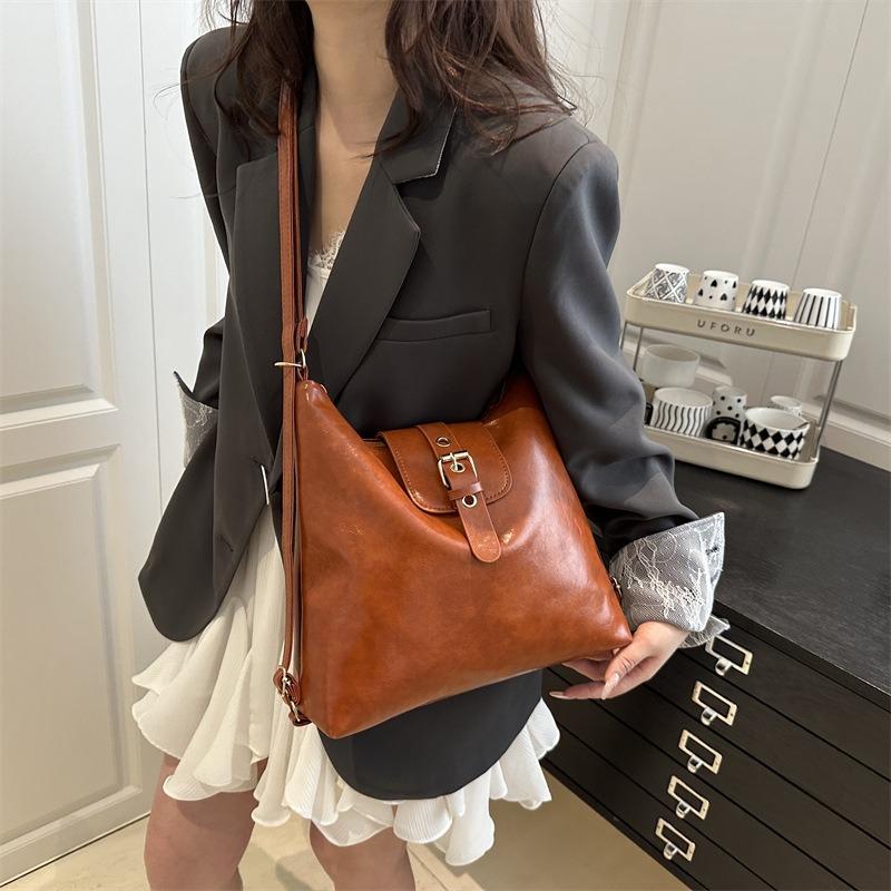 Casual Retro Summer New Retro Solid Color Popular Large Capacity Shoulder Underarm Backpack Women's Bag