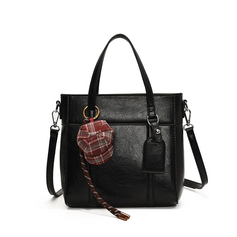 

Модная универсальная сумка через плечо в иностранном стиле, женская, осенне-зимняя, простая, повседневная, в британском стиле, сумка-мессенджер для поездок на работу Without pendant чёрный