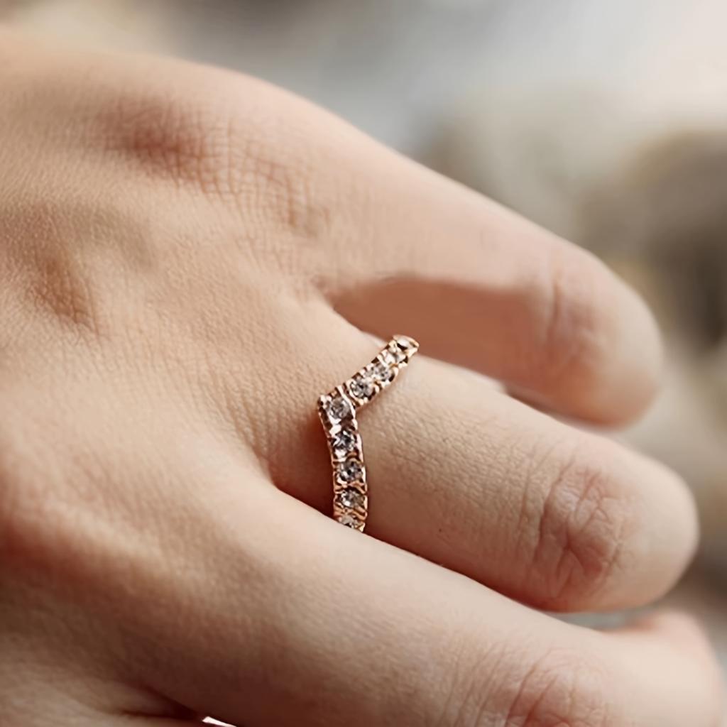 1pcs V-shaped Ring, Uniquely Designed Minimalist Ring, Full Diamond Heart-shaped Tail Ring Decoration.
