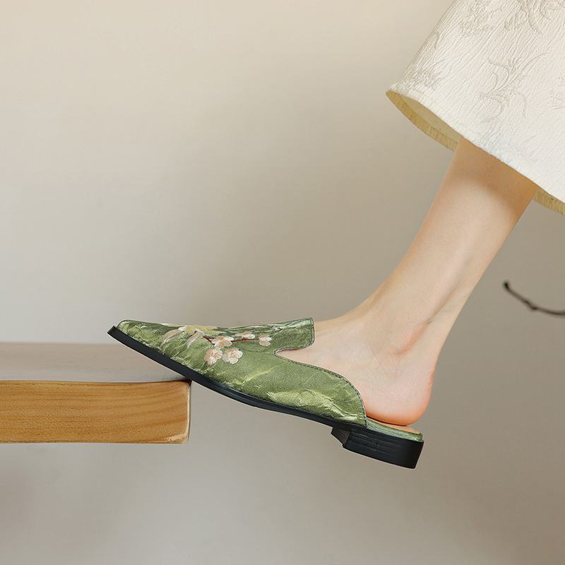 Krazing Pot Natural Skin Silk Spring Summer Size 40 Thick Low Heels Women Pointed Toe Shallow Embroidery Mules Pumps