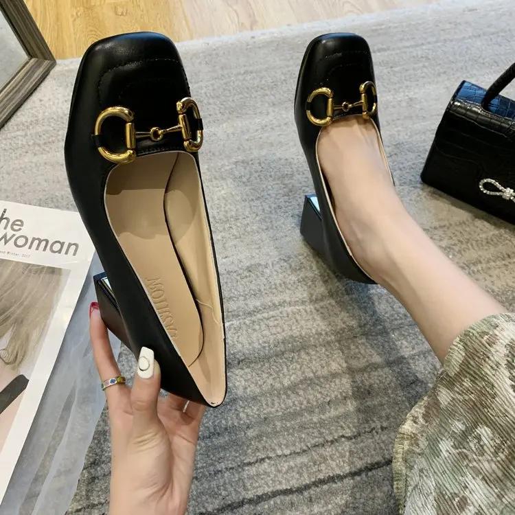 

2025 Новый Стиль Женские Матовые Толстые Каблуки Мягкие Лодочки Летние Сандалии Женские Ретро Мода Металлическая Пряжка Высокие Каблуки Женские Туфли для Платья 35 чёрный