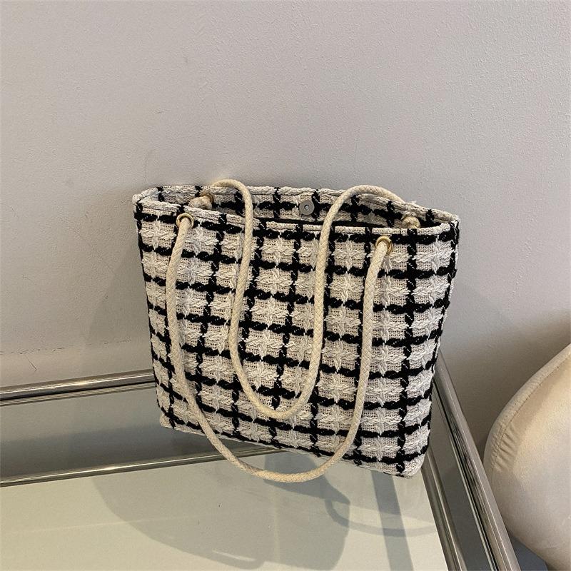 Atmosphère sac de banlieue femmes 2023 été nouvelle mode cette année à la  mode une épaule sous les bras sac fourre-tout sac femme tendance