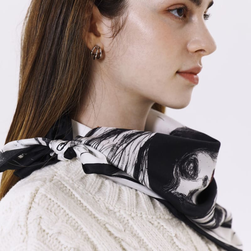 ONSZ Madonna Seidenschal