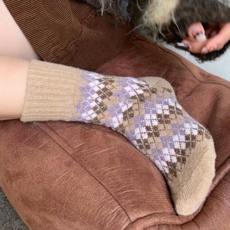 Winter Multi-color Checked Wool Socks for Children, Thick and Warm, Made of Premium Wool, Featuring A Retro Style Reminiscent of The Isle of Fear.