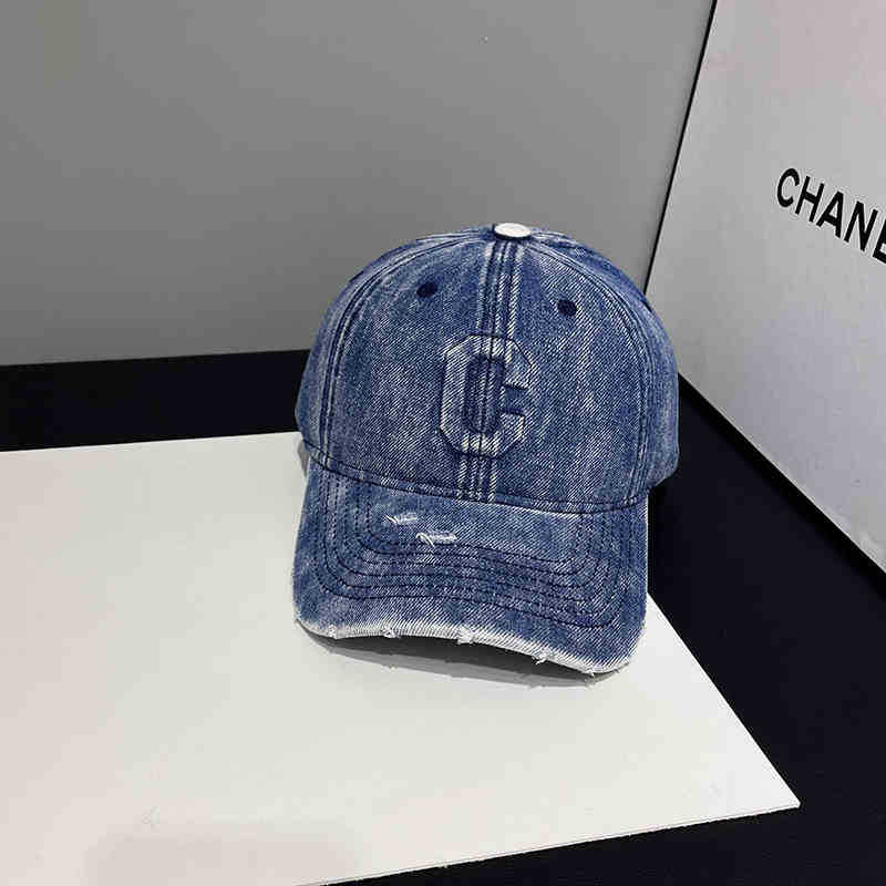 High-quality Washed Denim Ripped Baseball Caps, Men's and Women's Ins Trendy Brand C Letter Cap, Showing a Small Tide