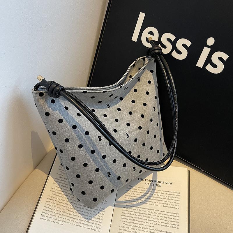 Stylish And Chic Bucket Bag For Women With Unique Design In Fashionable Colors And Patterns