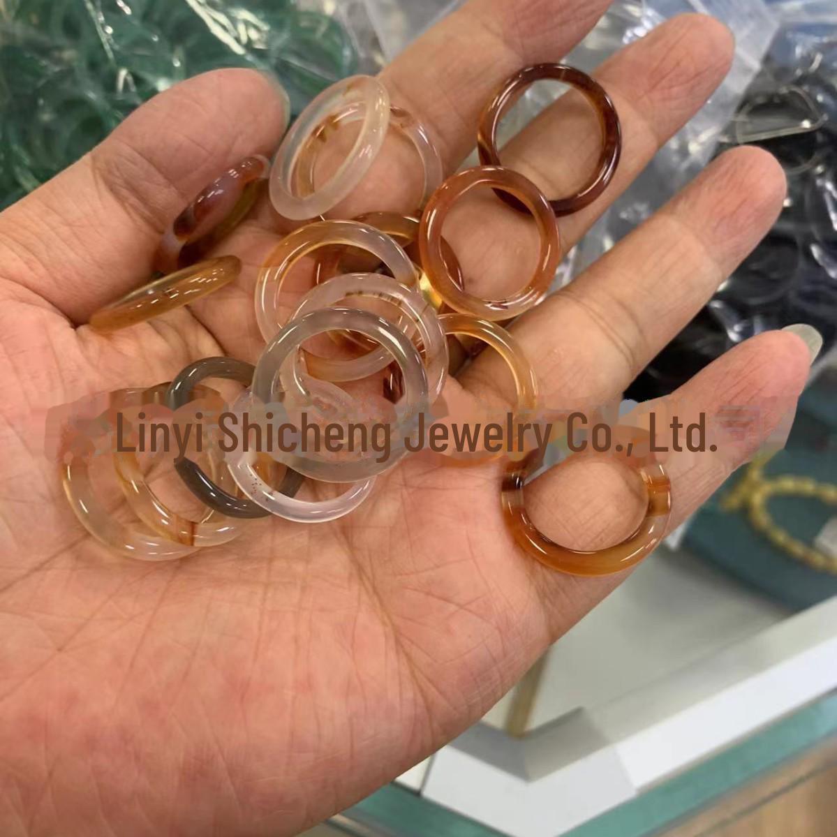 Кольцо из белого лунного халцедона высокой прозрачности с нефритом Fine country style