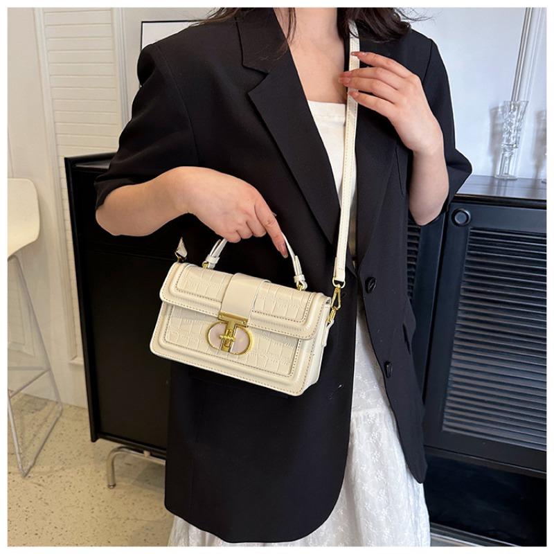 A Niche Luxury Single Shoulder Diagonal Small Square Bag with High-end Texture  Solid Color Handheld Box Bag