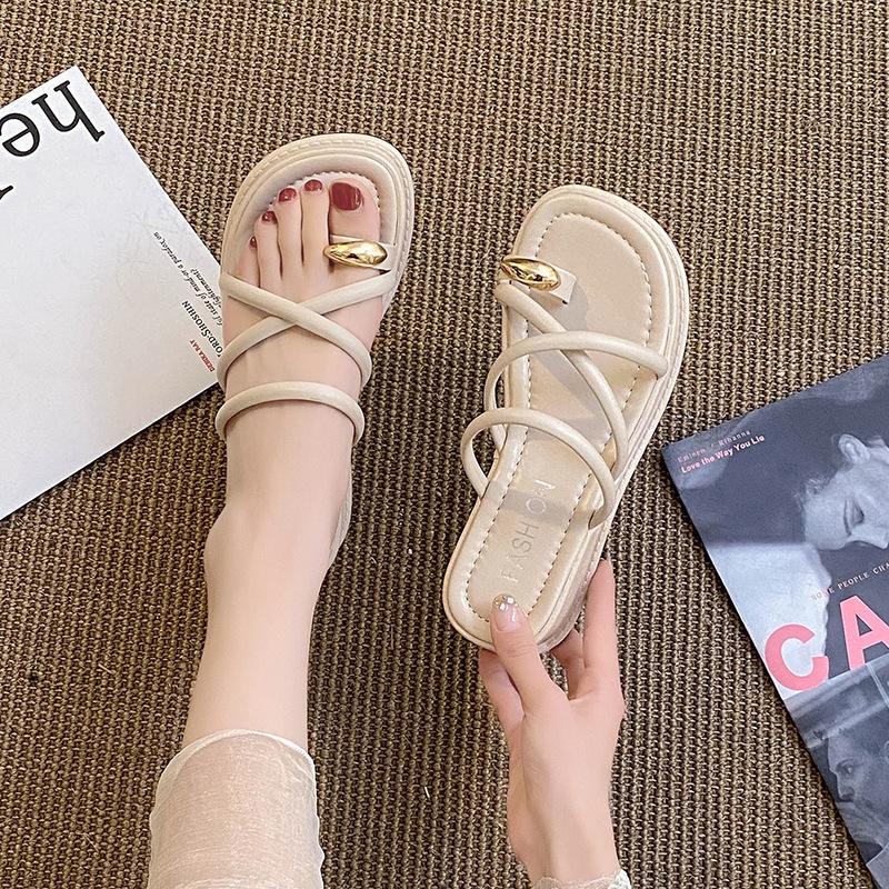 Summer new thick-soled 2025 muffin outer wear slippers pinch feet fashion women's cover toe wedges
